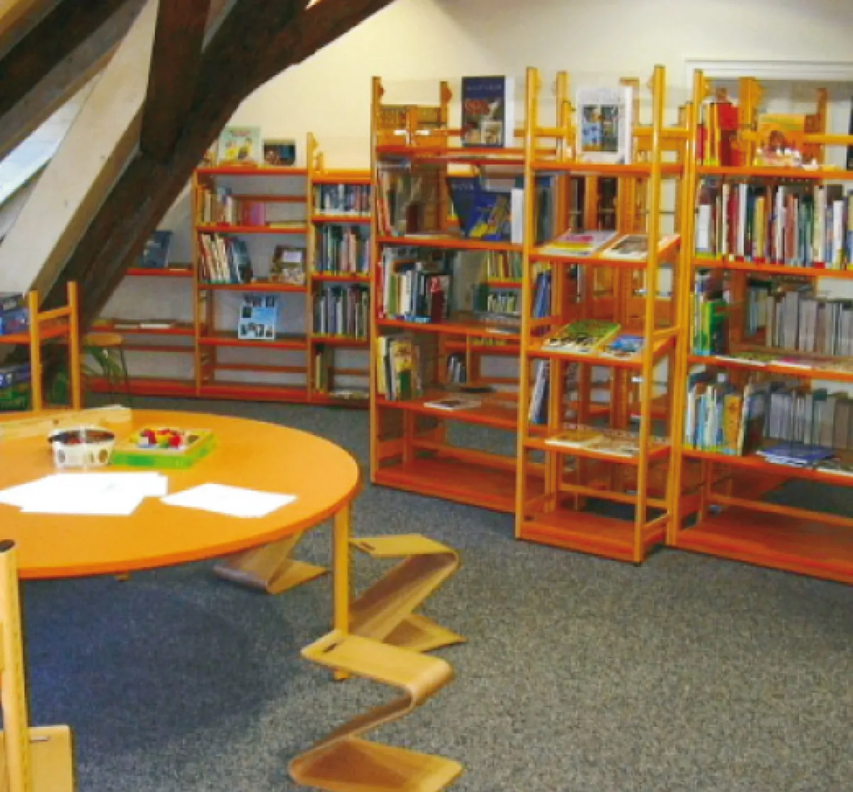 Kindgerecht gestaltete Möblierung — Stadtbibliothek Annaberg-Buchholz, Annaberg-Buchholz