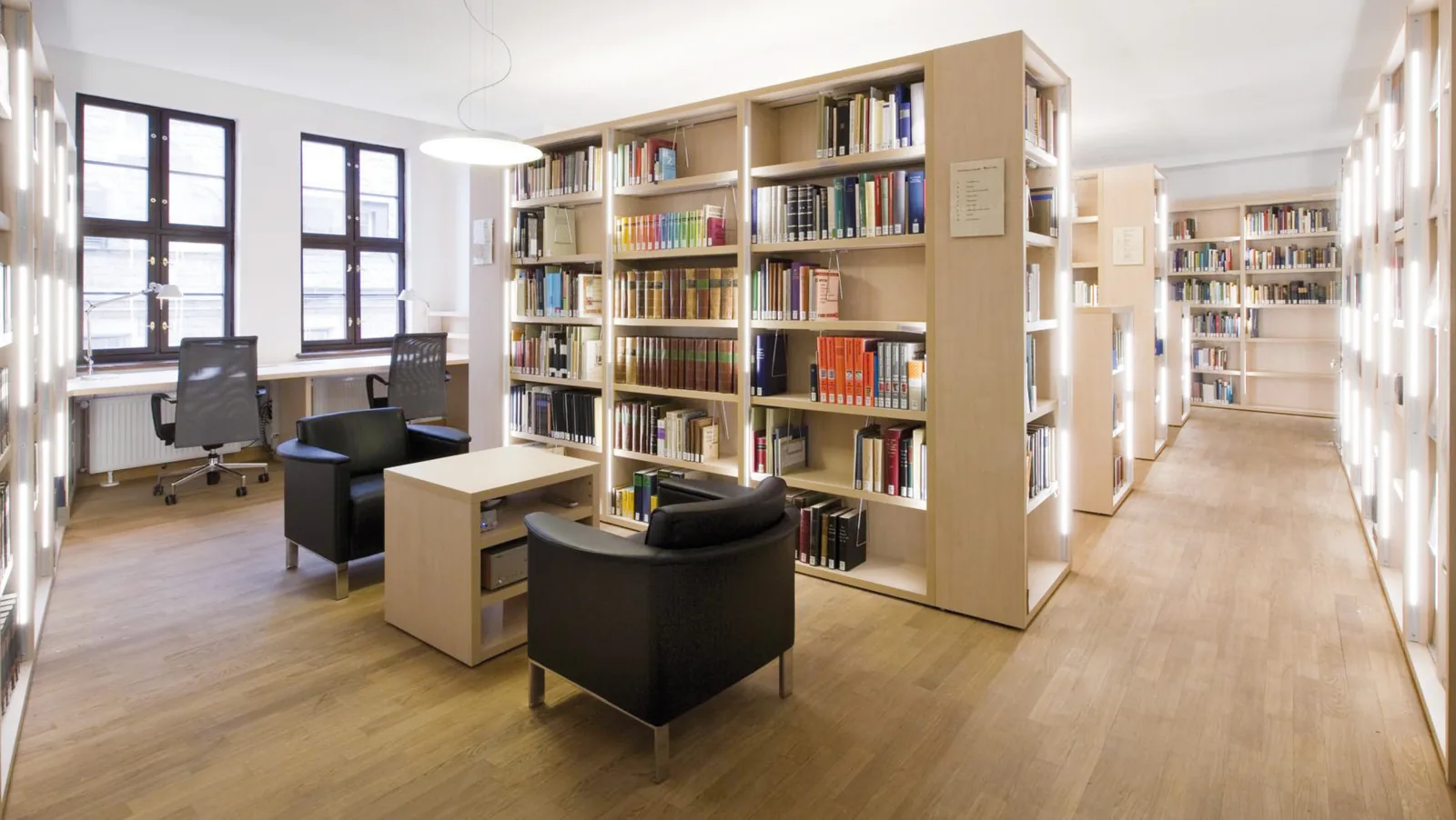 Blick in die Bibliothek mit Hörstation — Bach-Archiv Leipzig, Leipzig