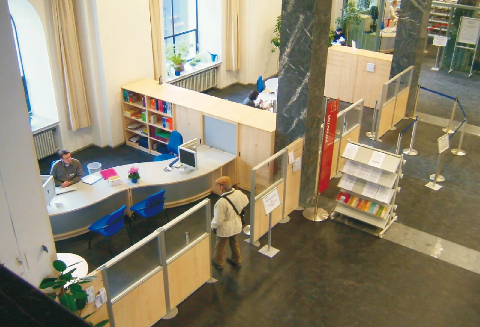 Gesamteindruck des Eingangs- und Beratungsbereiches — Bayerische Staatsbibliothek — Eingangs- & Beratungsbereich, München