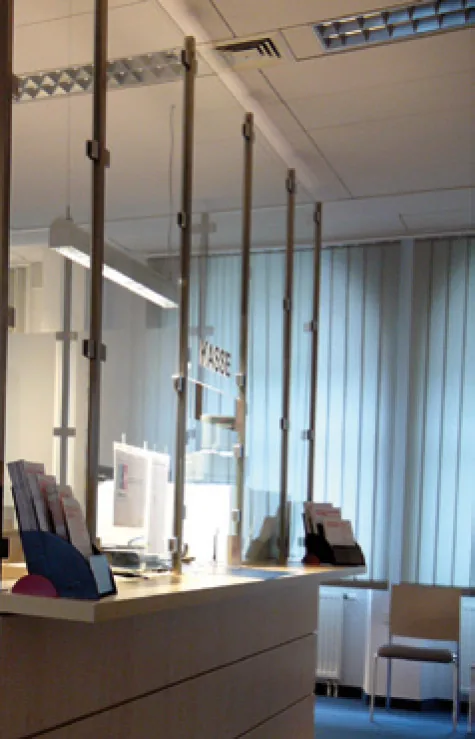 Kassenbox mit durchbruchhemmenden Glaselementen, allseits geschlossen — Bürgerservicecenter Görlitz, Görlitz