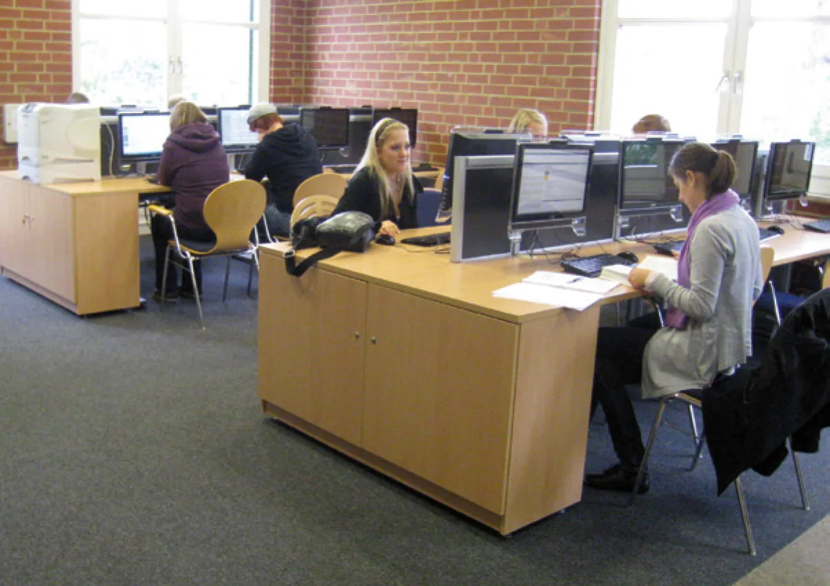 Umstrukturierter PC-Bereich — Hochschulbibliothek der Evangelischen Hochschule Bochum, Bochum