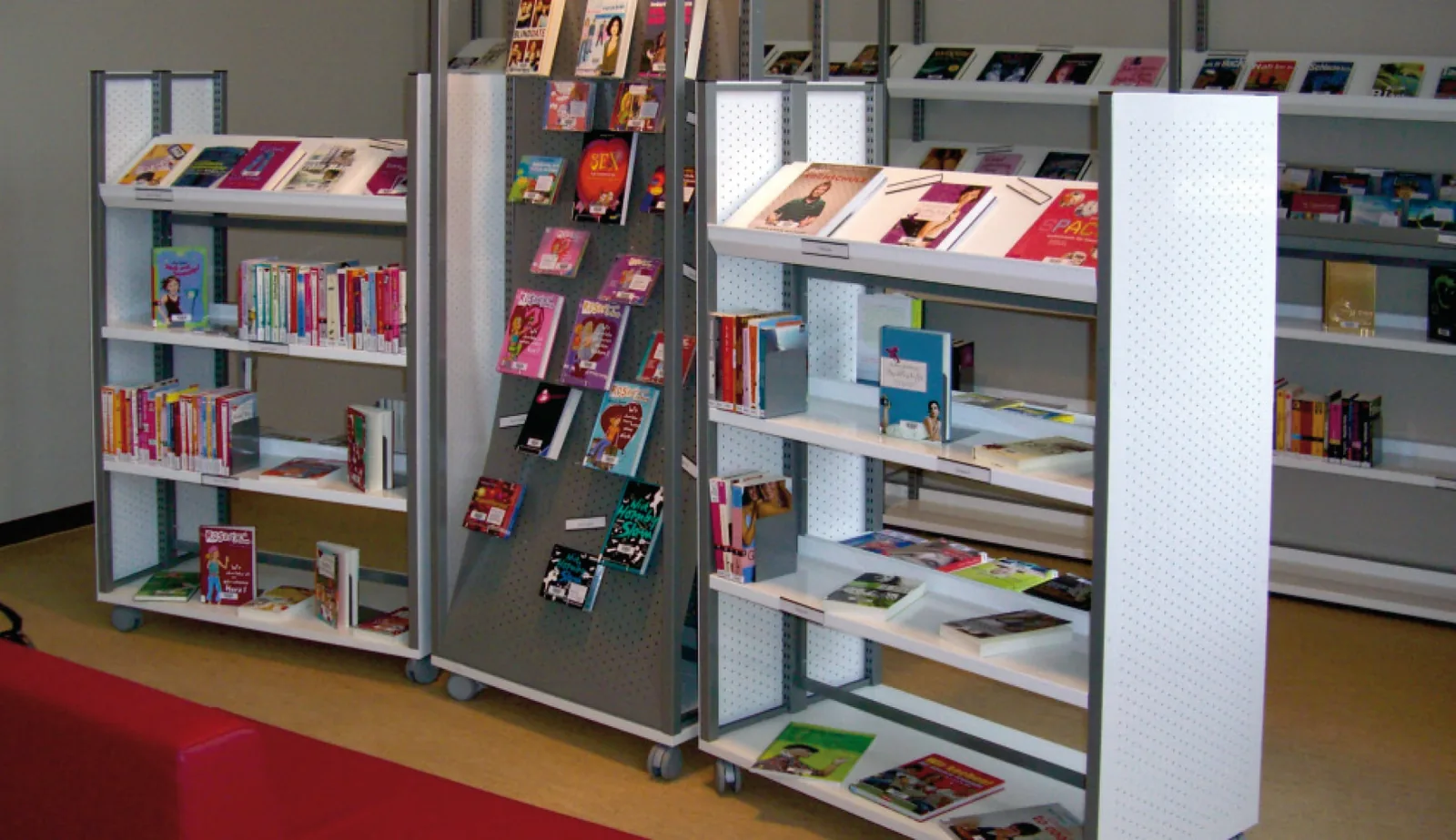 Regalsystem „VierAdd" mit Präsentationswand — Stadtbibliothek Görlitz — Historischer Lesesaal, Görlitz