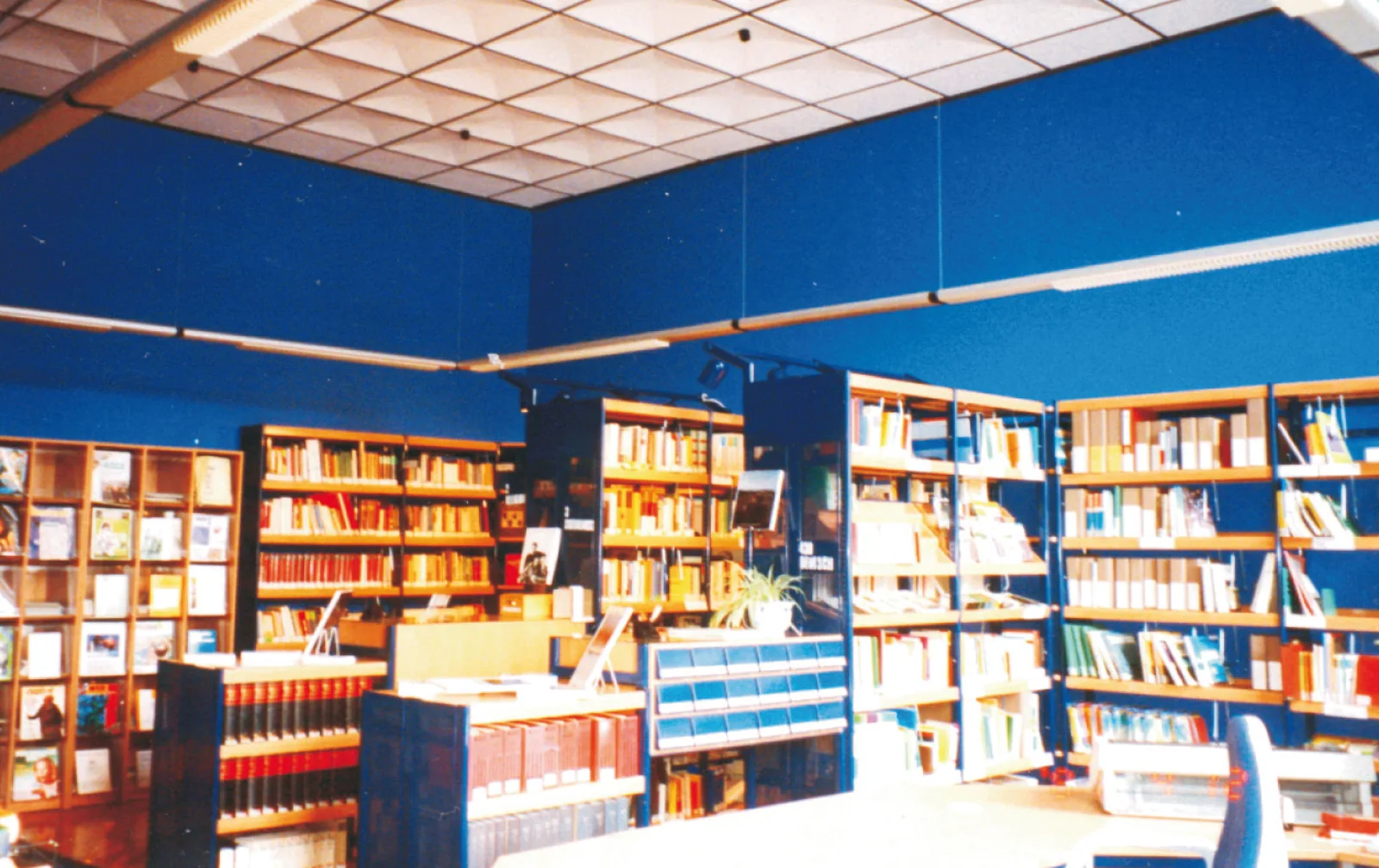 Die Bibliothek des Goethe-Institutes Turin wurde innerhalb von sieben Tagen ausgeräumt, komplett renoviert, neu eingerichtet und in nutzungsfähigem Zustand wieder übergeben — Goethe-Institute Bratislava, Turin, Istanbul, Jakarta, Mexiko, international