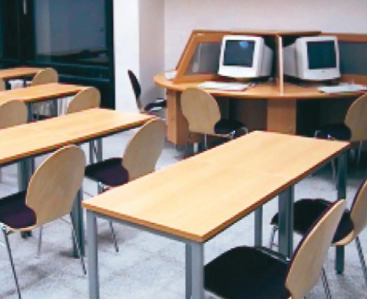 PC-Arbeitsplätze für 3 Nutzer — Hochschulbibliothek Mittweida, Mittweida