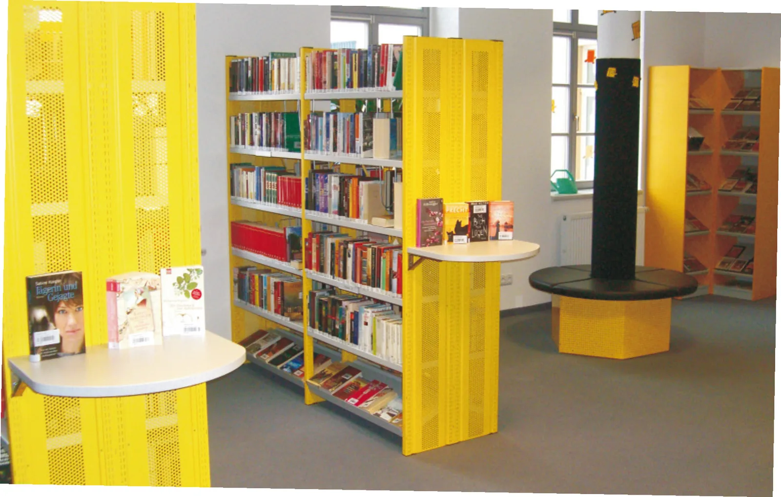 Frontelemente aus Lochblech — Stadtbibliothek Oederan, Oederan