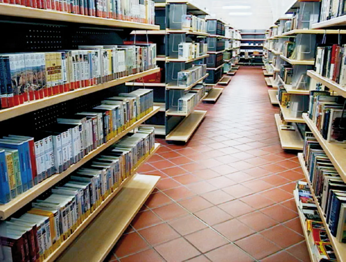 Fachböden bis zu 4 m Länge — Stadtbibliothek Reichenbach, Reichenbach/Vogtland