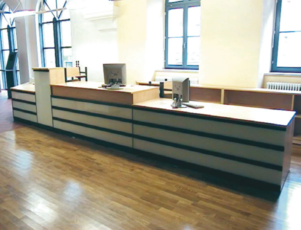 Thekenanlage in Stahl-Glas-Optik — Stadtbibliothek Reichenbach, Reichenbach/Vogtland