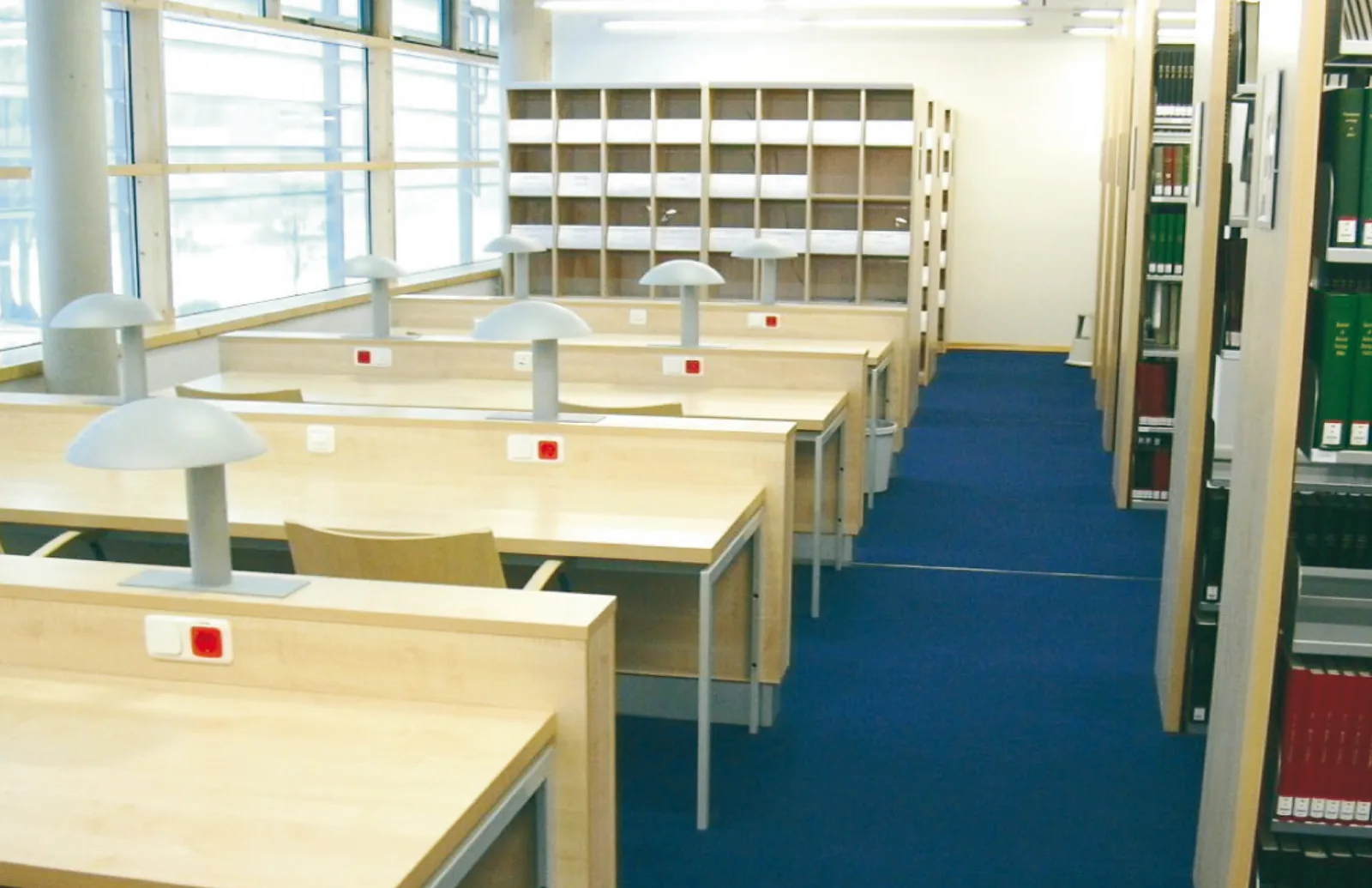 Lesebereich mit Zeitschriftenschränken — SLUB Dresden — Zweigbibliothek Forstwesen Tharandt, Tharandt